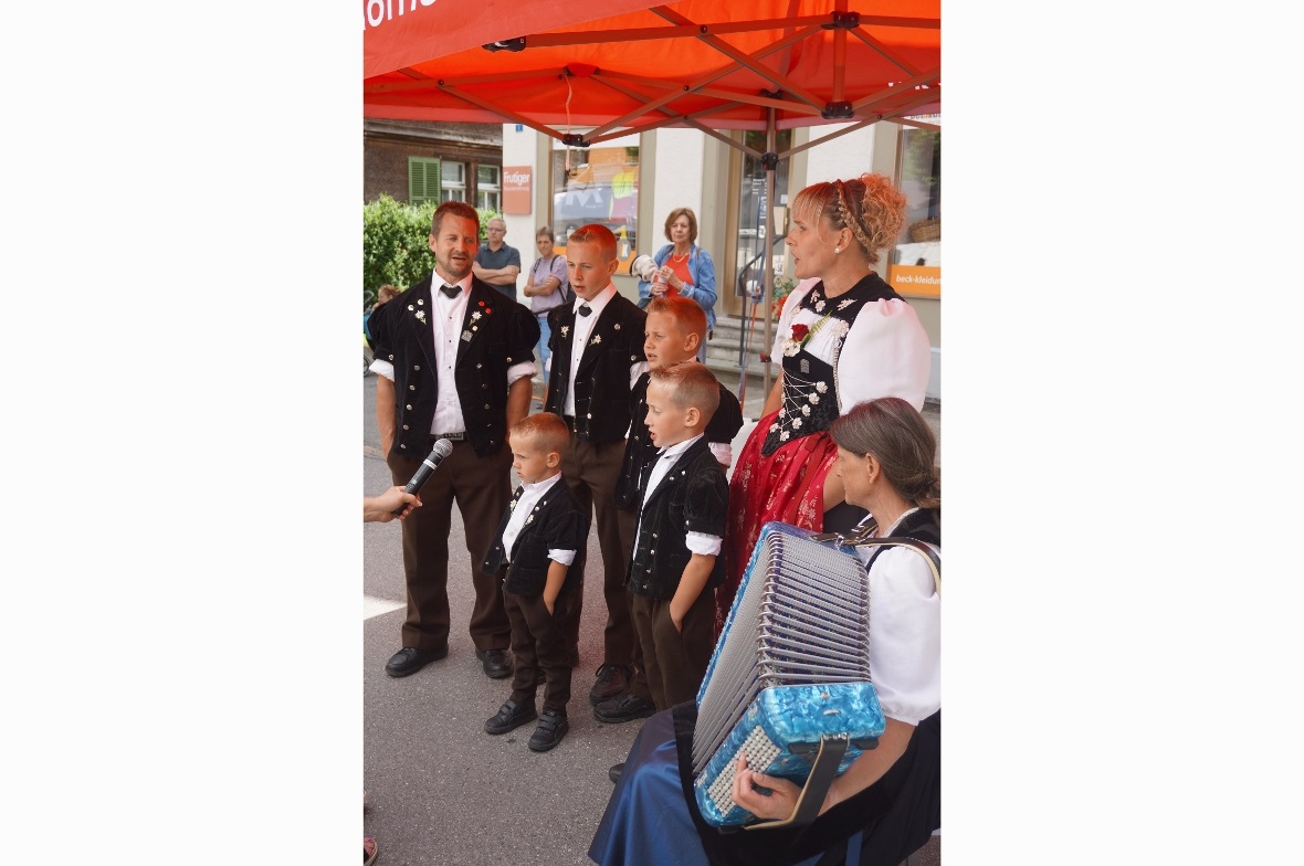 Die Familie Schmid begeisterte mit ihrem Jodelgesang.