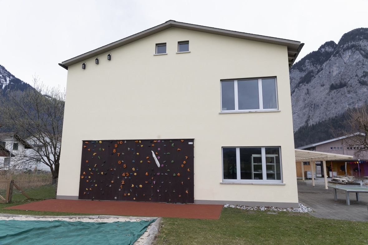 Die Fassadengestaltung wirkt viel freundlicher als davor.