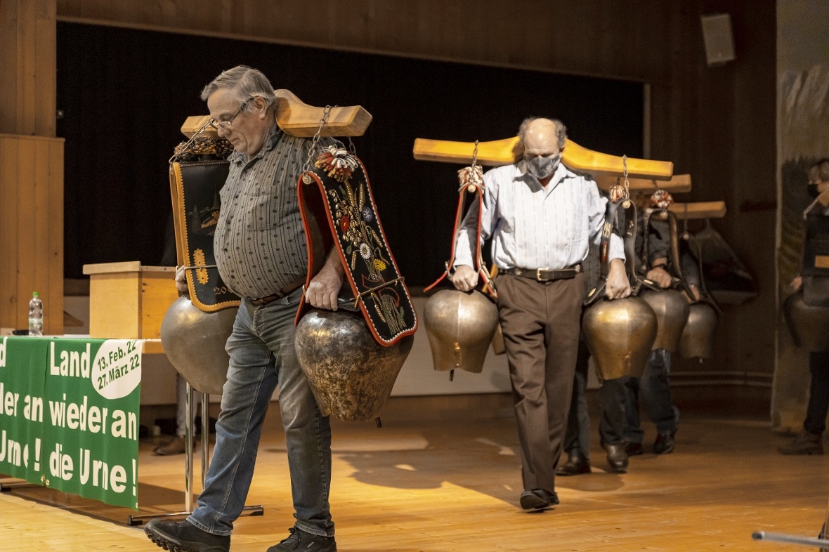 Die Freiheitstrychler wollten die Stimmberechtigten aufwecken an die Wahlurne zu...