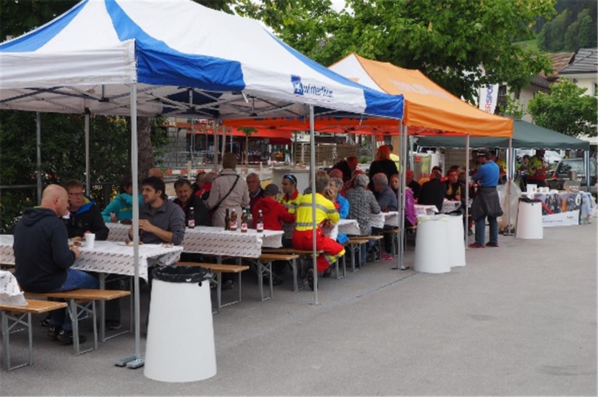 Die GVB offerierte zur Feier des Tages eine Gratis-GVB-Bratwurst.