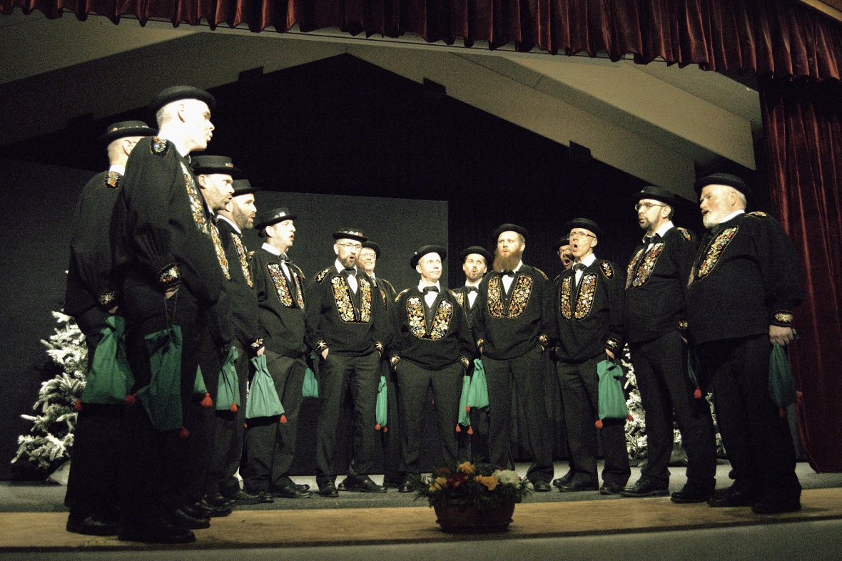 Die Gäste aus dem Kanton Nidwalden: die Stanser Jodlerbuebe mit ihren reichbesti...