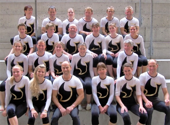 Die Geräteturnerinnen und Turner nach ihrer Vorführung.