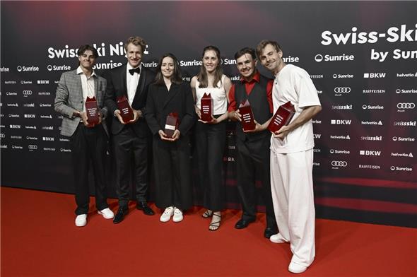 Die Gewinner des Swiss-Ski Night Awards 2024: Fadri Rhyner (Freestyle Rookie Freeski), Marco Odermatt (Athlet des Jahres Ski Alpin), Mathilde Gremaud (Outstanding Achievement Award Freeski), Marina Kälin (Nordic Rookie Langlauf), Livio Hiltbrand (Alpine Rookie des Jahres) sowie Nicolas Huber (Snowboard Freestyle).