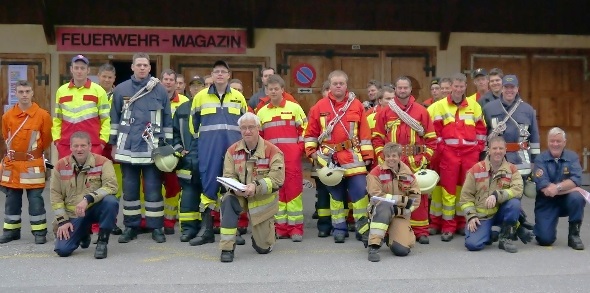 Die Grundkursteilnehmer mit den Übungsleitern; ganz rechts: Otto Tritten.