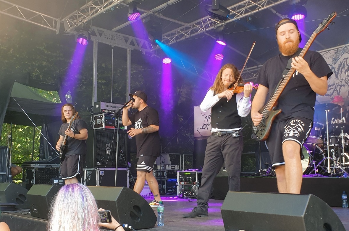 Die Gruppe «Nice to Eat You» aus dem Emmental spielte Melodic Metalcore.