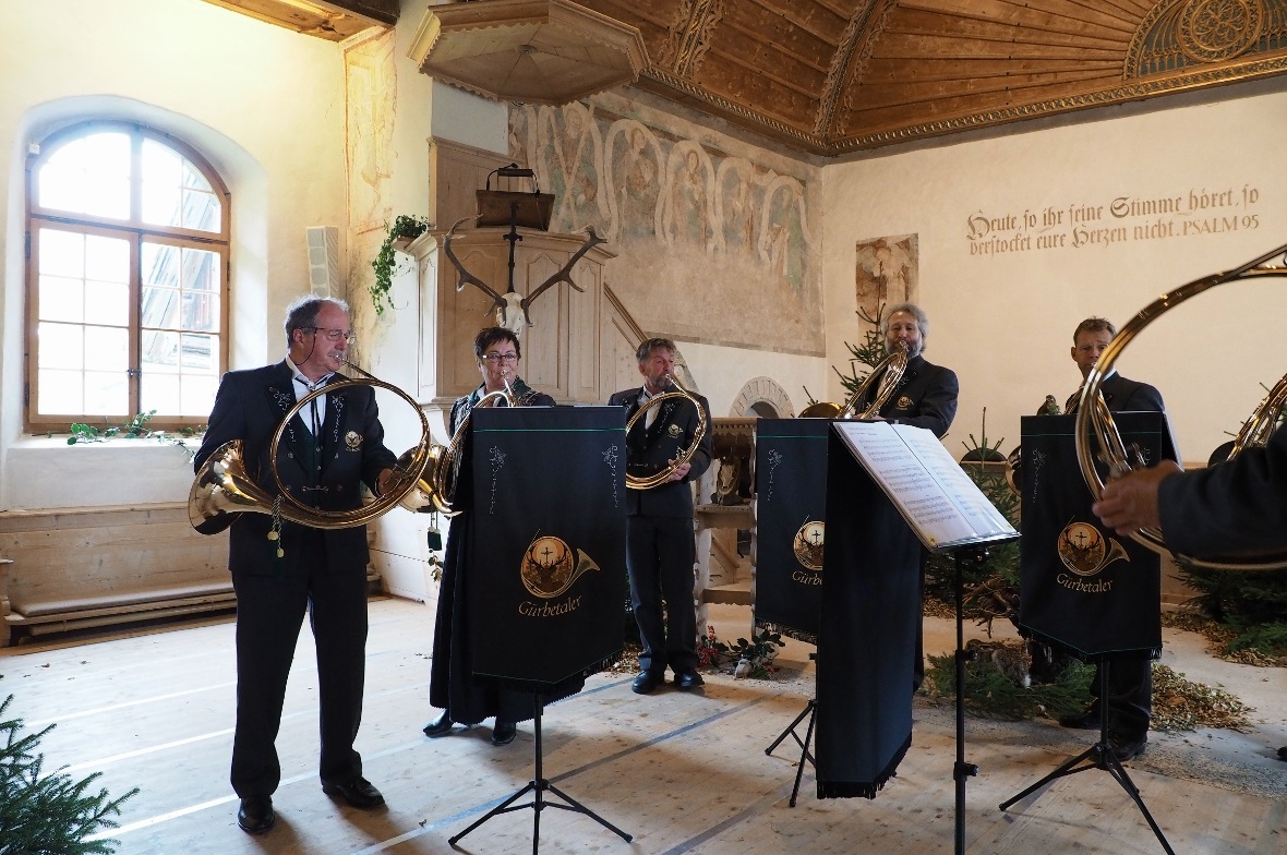 Die Gürbetaler Parforcehorn-Bläser umrahmten den Hubertus-Gottesdienst mit ihrem...