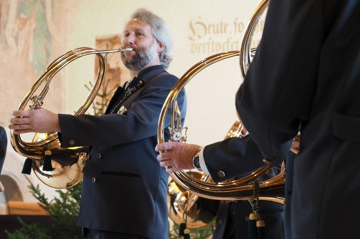 Die Gürbetaler Parforcehorn-Bläser umrahmten den Hubertus-Gottesdienst mit ihrem...