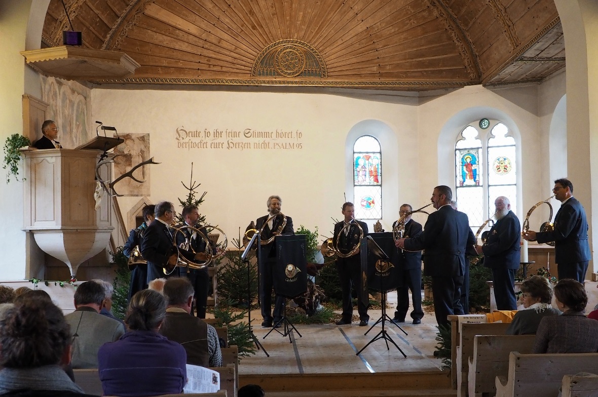Die Gürbetaler Parforcehorn-Bläser umrahmten den Hubertus-Gottesdienst mit ihrem...