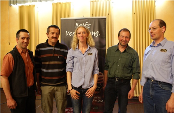 Die «Hauptdarsteller» der CASLP-GV in Thun: Ernst Knutti, (Arbeitsgruppe Mengensteuerung), Schwenden; Hans Bettler, (abtretendes Vorstandsmitglied) Boltigen, Barbara Läderach, (neue Kommunikations- und Marketing-Verantwortliche); Ueli Tritten, (neues Vorstandsmitglied), Lenk und Hansueli Burri, (Präsident), Schönried