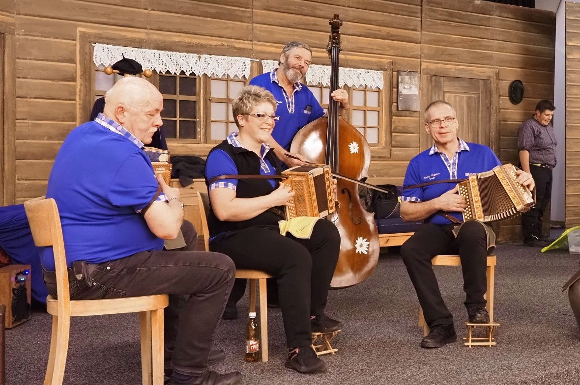 Die Hobbyörgeler Trub spielten am Samstagabend zum Tanz auf.