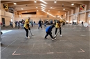 Die Hockeyprofis und die Jugendlichen schenkten sich nichts beim Match.