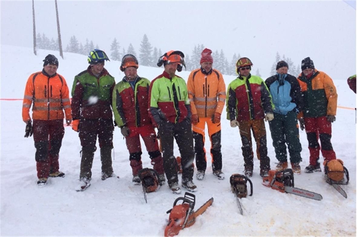 Die Holzer am Timber-Wettkampf bei der Haslerbar warten auf ihren nächsten Einsa...