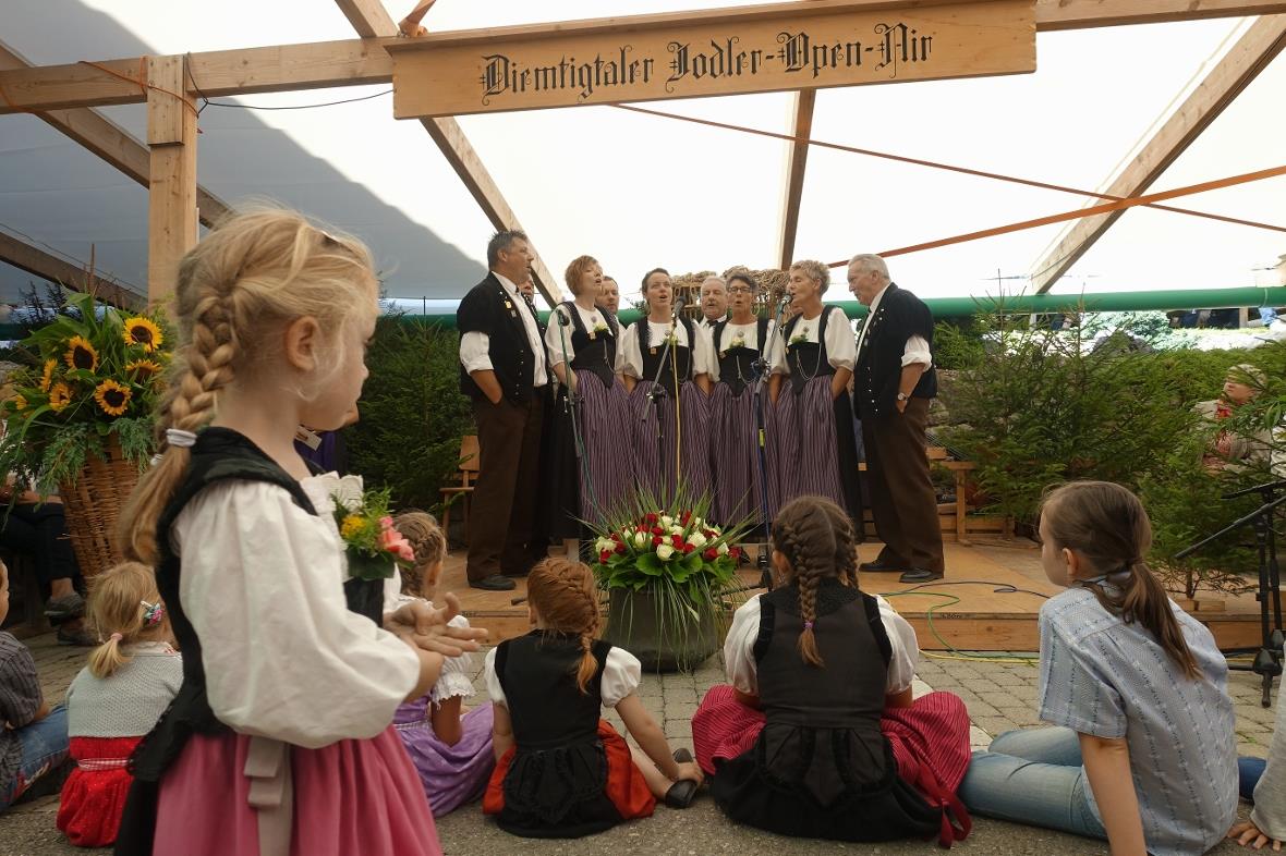 Die Horejodler Diemtigtal erfreuten anlässlich ihres Doppel-Jubiläums gross und ...