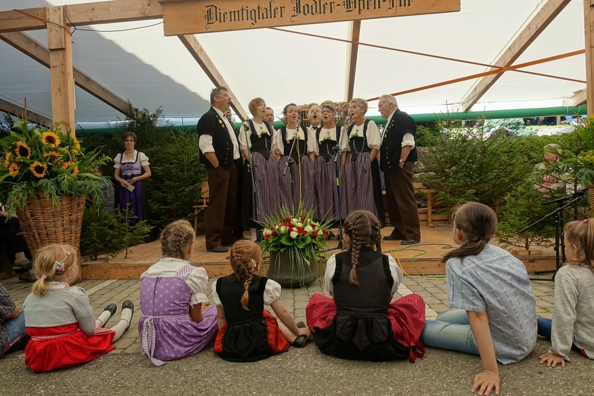 Die Horejodler Diemtigtal erfreuten anlässlich ihres Doppel-Jubiläums gross und ...