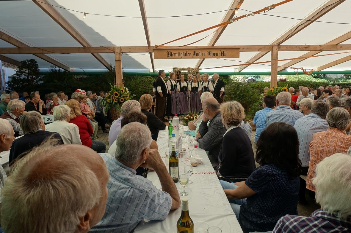 Die Horejodler Diemtigtal erfreuten anlässlich ihres Doppel-Jubiläums gross und ...