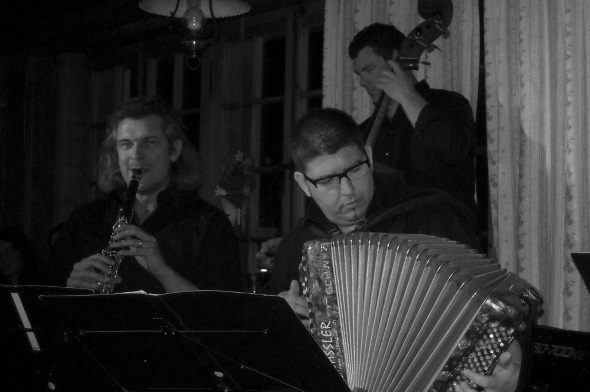 Die Hujässler begeisterten im Bären Zweisimmen mit neuer Volksmusik.