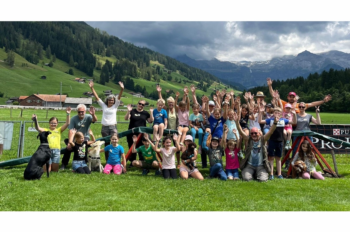 Die Hundeschule St. Stephan brachte Kinder und Hunde zusammen und zeigte auf, wa...