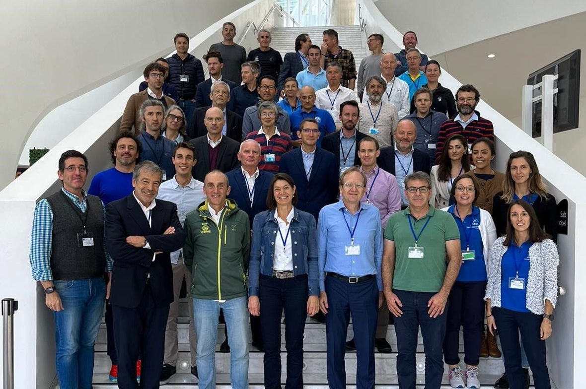 Die ISMF-Vollversammlung nach der Wahl von Regula Meier (vorne in der Mitte).