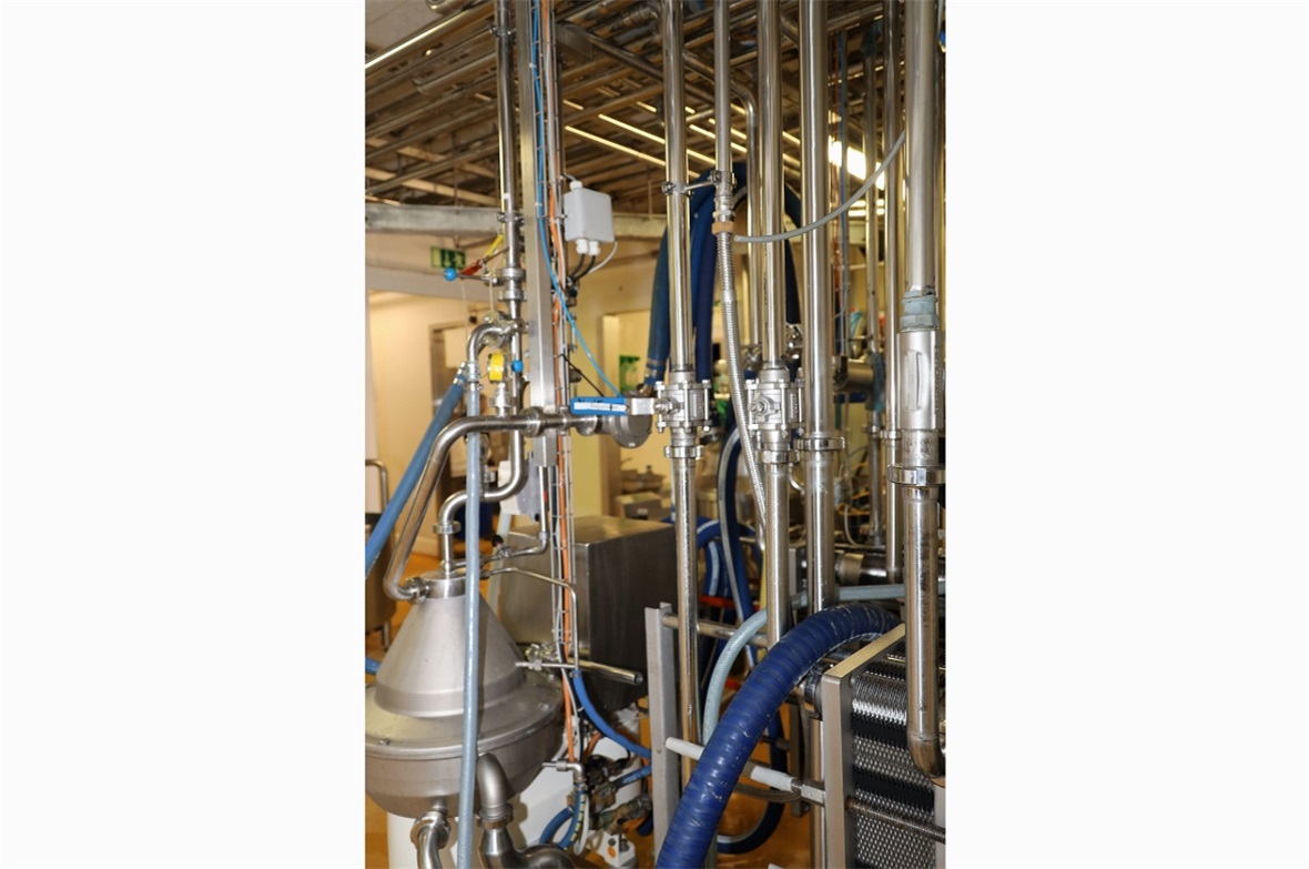 Die Installation für die Käseherstellung besteht ausschliesslich aus korrosionsf...