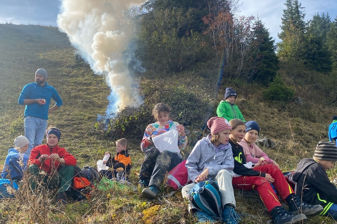 Schwenten der JO Alpin Zweisimmen Die JO Alpin Zweisimmen war zur Streckenpflege am Rinderberg unterwegs.