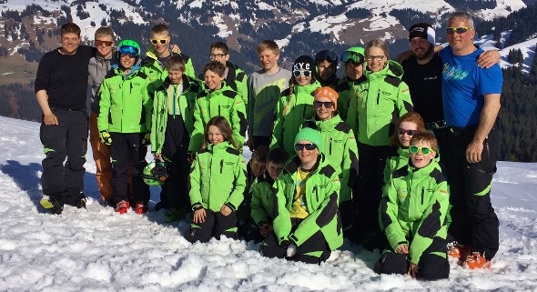 Die JO des Skiclubs St. Stephan mit ihren JO-Leitern.