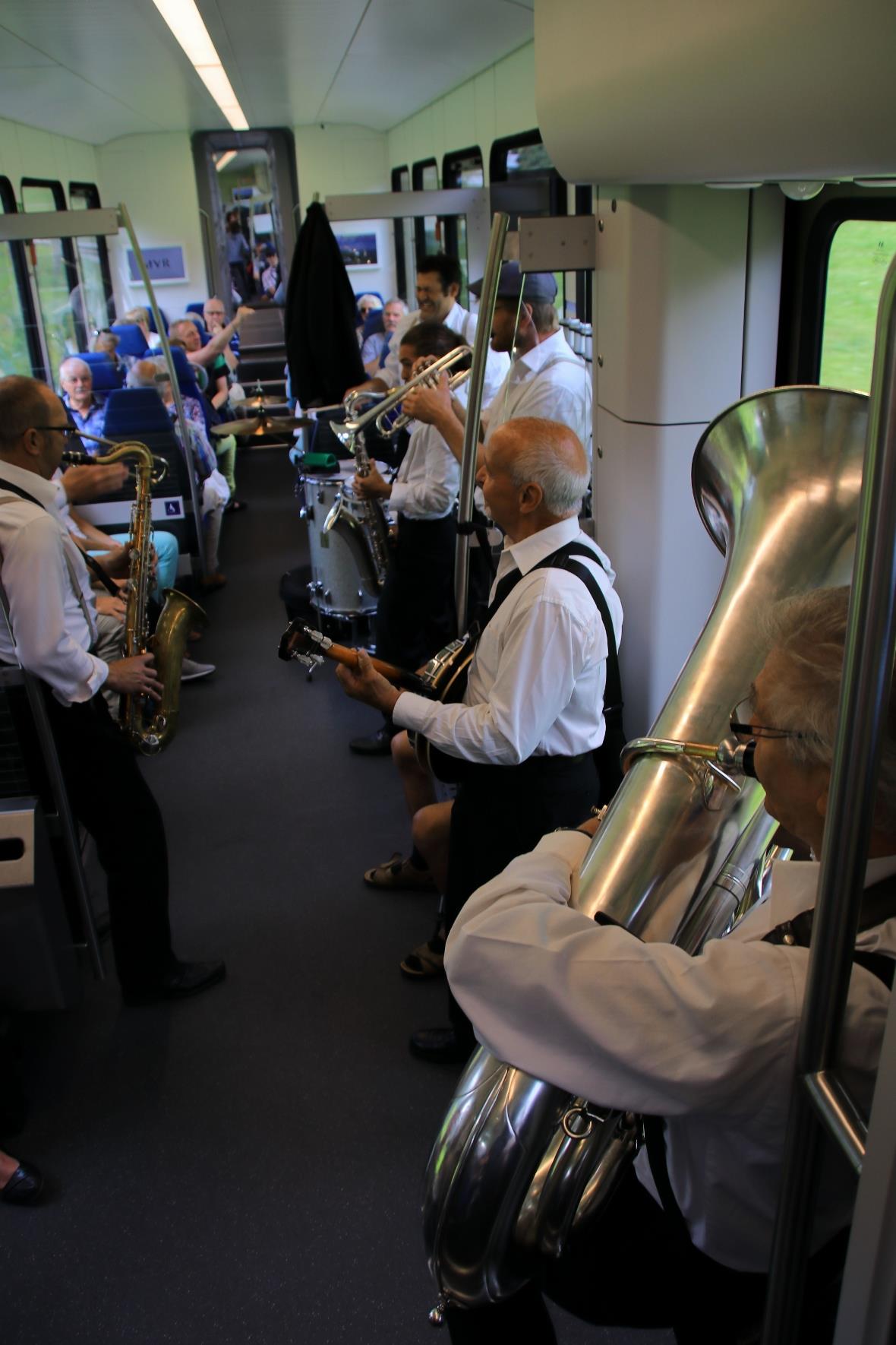 Die Jazz-Band sorgte in der speziellen Zug-Komposition 7508 für eine besondere A...