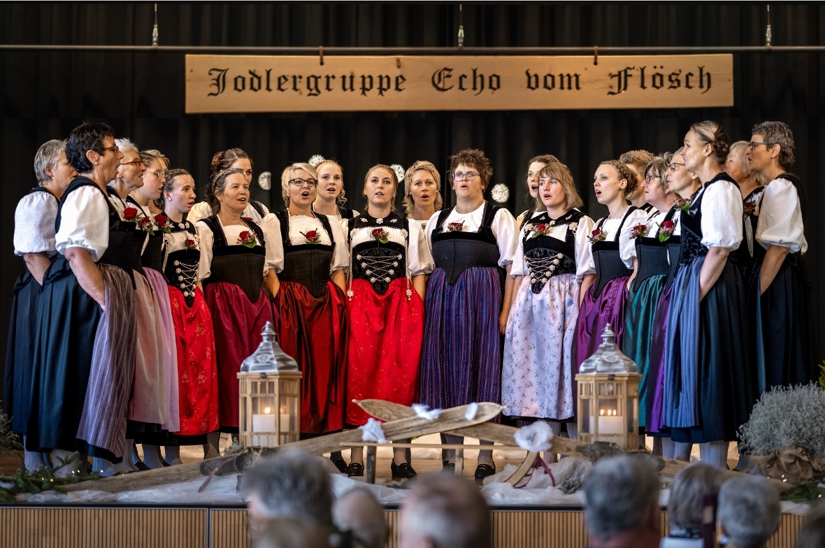 Jodlerbrunch der Jodlergruppe Echo vom Flösch Die Jodlergruppe Echo vom Flösch lud zum Jodler-Brunch in die Mehrzweckhalle Lenk.