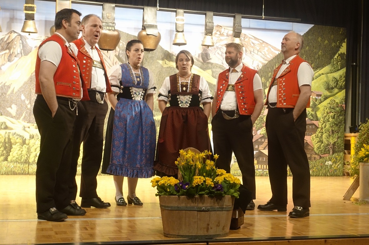Die Jodlergruppe Hirschberg mit Hansruedi Näf, Richard Hinrichs, Mirjam Bösch-Fä...