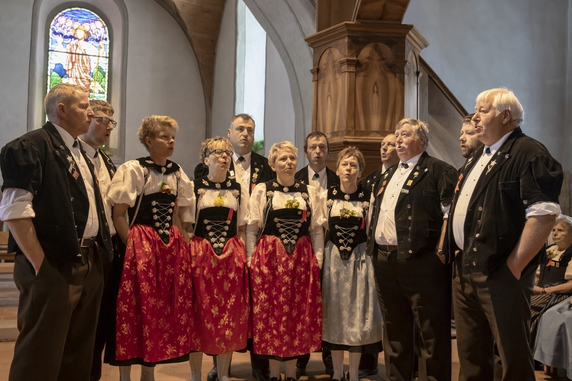 Die Jodlergruppe Männliflue kam urchig mit «Abschied vo der Alp» und dem «Brände...