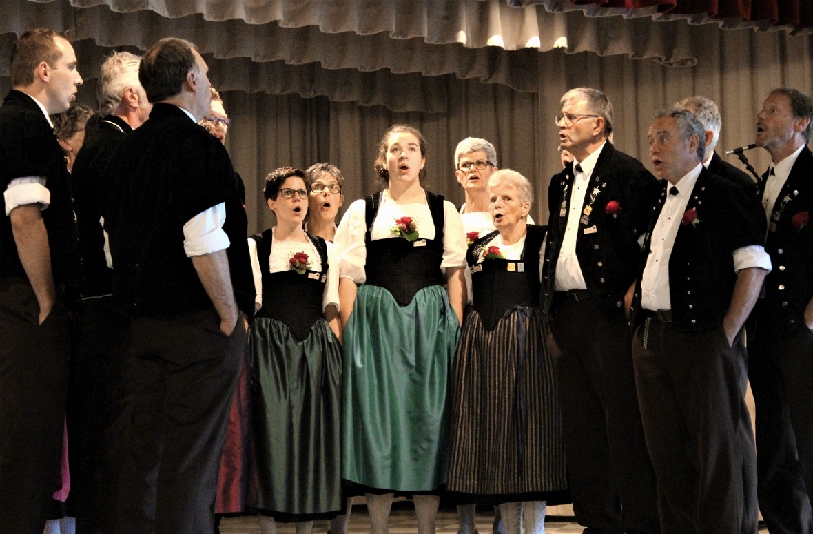 Die Jodlergruppe Schwenden bestach auch durch starke Frauenstimmen.