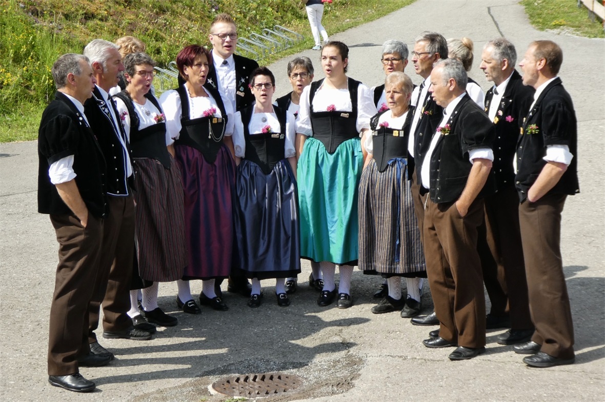 Die Jodlergruppe Schwenden ergänzt das Alphornkonzert.