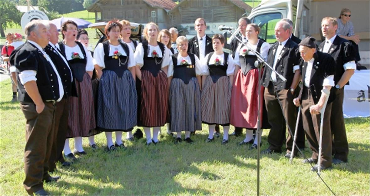 Die Jodlergruppe Schwenden trat an der Alpabfahrt als Gastformation auf.