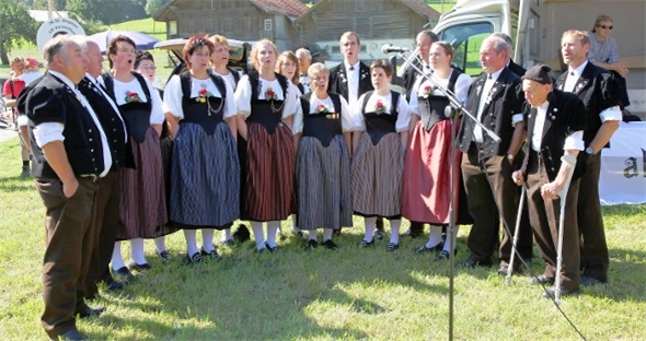 Die Jodlergruppe Schwenden trat an der Alpabfahrt als Gastformation auf.