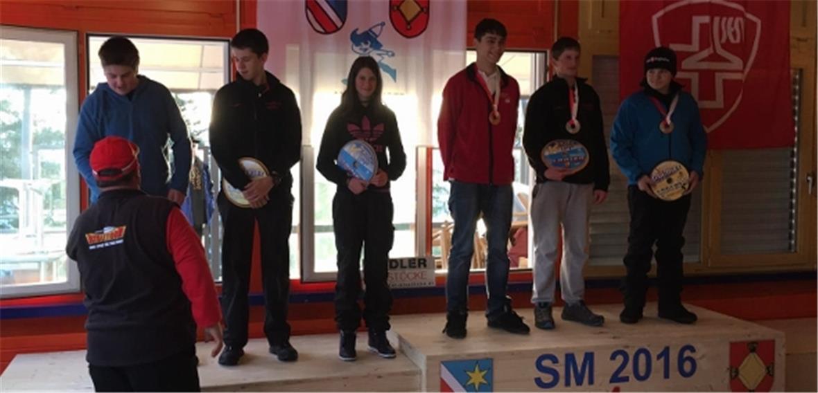 Die Jugendlichen bei der Rangverkündigung.