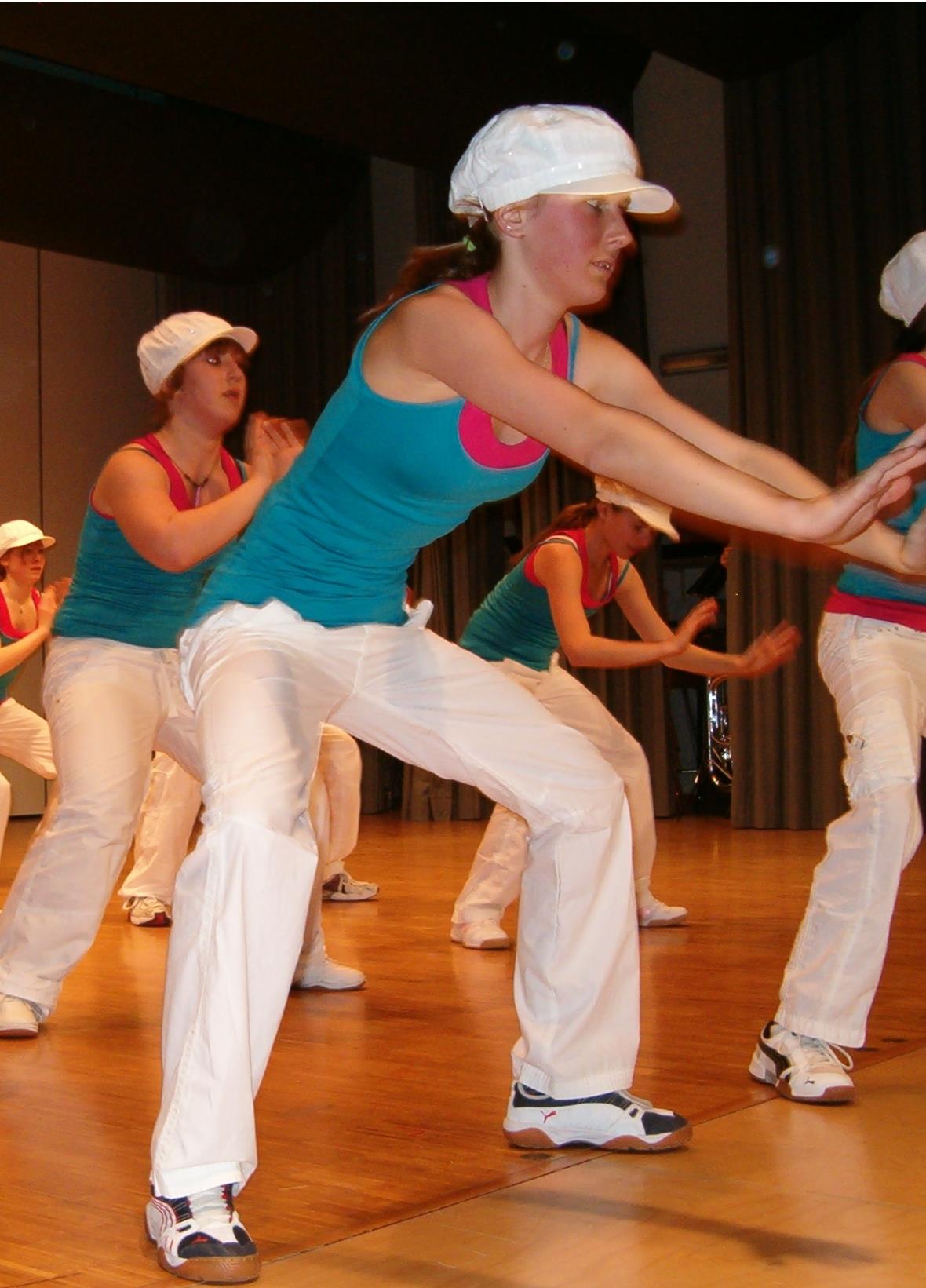 Die Jugendtanzgruppe in Aktion.