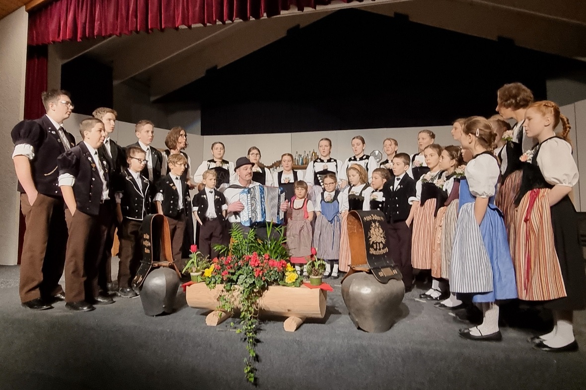 Die Jungjodler Wyssi Burg aus Därstetten beeindruckten das Publikum in Zweisimme...