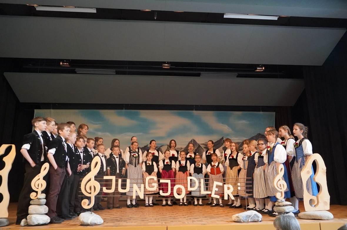 Die Jungjodlergruppe Obersimmental feierte im Rahmen ihres Brunches in St. Stephan ihr dreissigjähriges Bestehen.