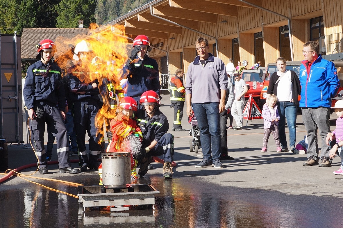 Die Jungs der Jugendfeuerwehr sind nicht nur die zukünftigen Feuerwehrmänner, so...