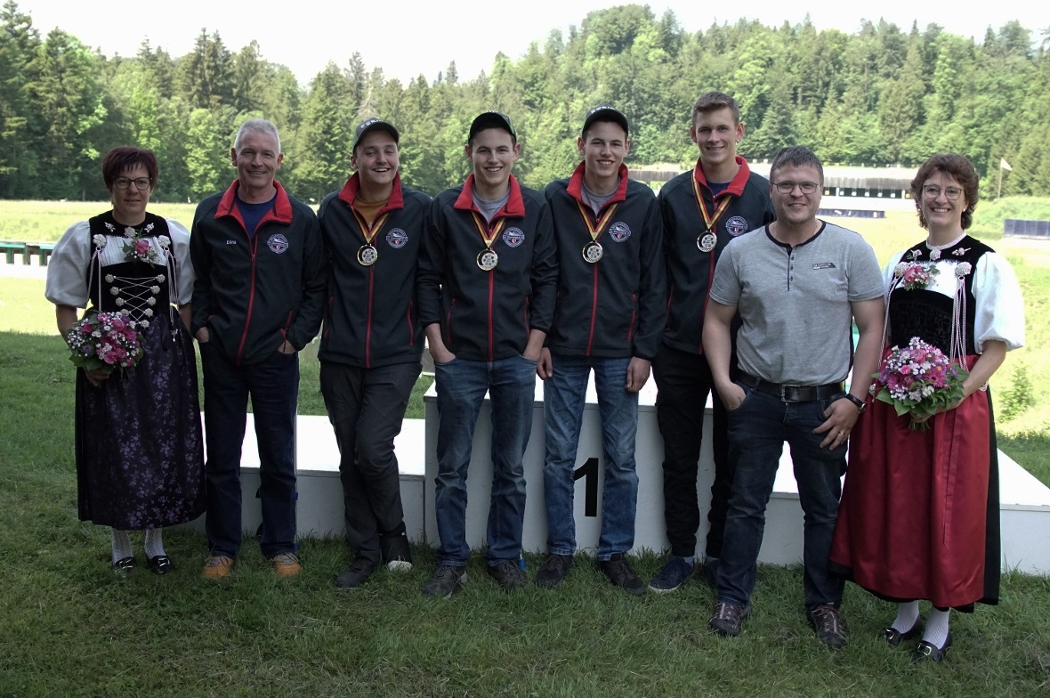 Starke Simmentaler Schützen Die Jungschützen der Sportschützen Diemtigtal belegten den ersten Rang: Daniel Balmer (JS-Leiter), Nico, Marc und Jan Minnig, Patrick Stucki und Beat Stucki (JS-Leiter).