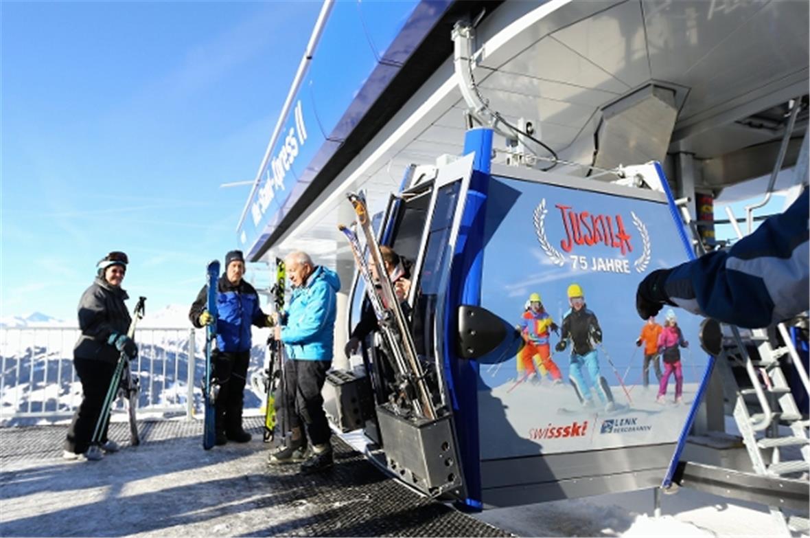 Die Juskila-Gondel des Stand-XPress an der Lenk.