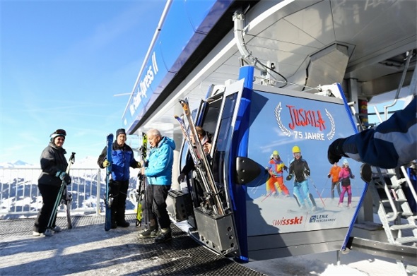 Die Juskila-Gondel des Stand-XPress an der Lenk.