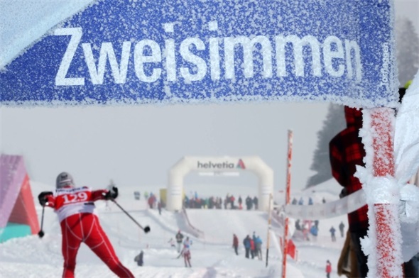 Die Kältewelle verschonte auch die JO-Meisterrennen im Langlaufzentrum Sparenmoos nicht: Der Zentralschweizer Dominik Estermann im Zielgelände.