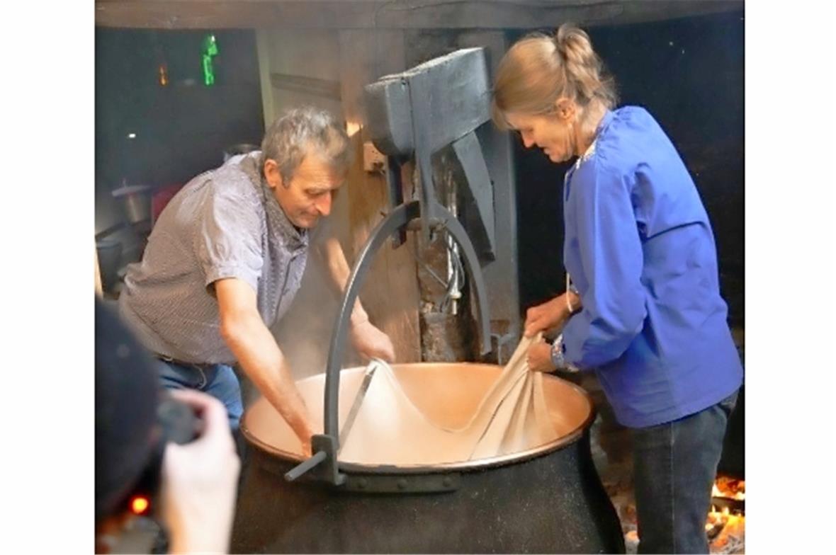 Die Käser Elisabeth und Kurt Gobeli