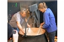 Die Käser Elisabeth und Kurt Gobeli