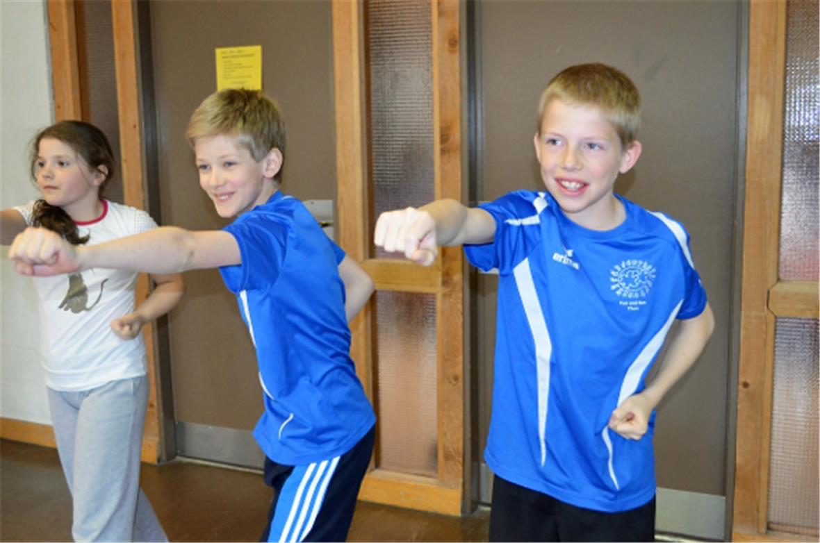 Die Karateamateure geben alles.