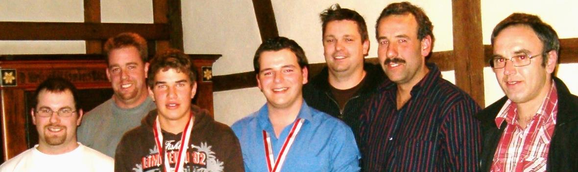 Die Kategoriensieger: v.l. Mario Wittwer, Patrick Karlen, Silvan Kropf, Michael Dänzer, Mario Ginggen, Hansueli Eschler, Severin Treuthardt. Es fehlen Hermann und Reto Dänzer.