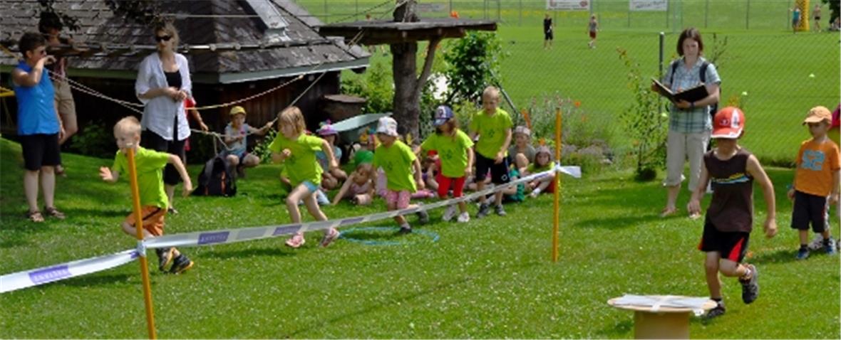 Die Kindergarten-Schüler mit vollem Einsatz.