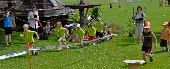 Die Kindergarten-Schüler mit vollem Einsatz.