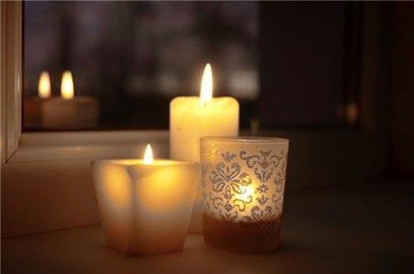 Die Kirchenglocken läuten schweizweit zum ökumenischen Gebet am Donnerstag, mit der Bitte in dieser Zeit eine Kerze feuersicher auf dem Fenstersims anzuzünden.