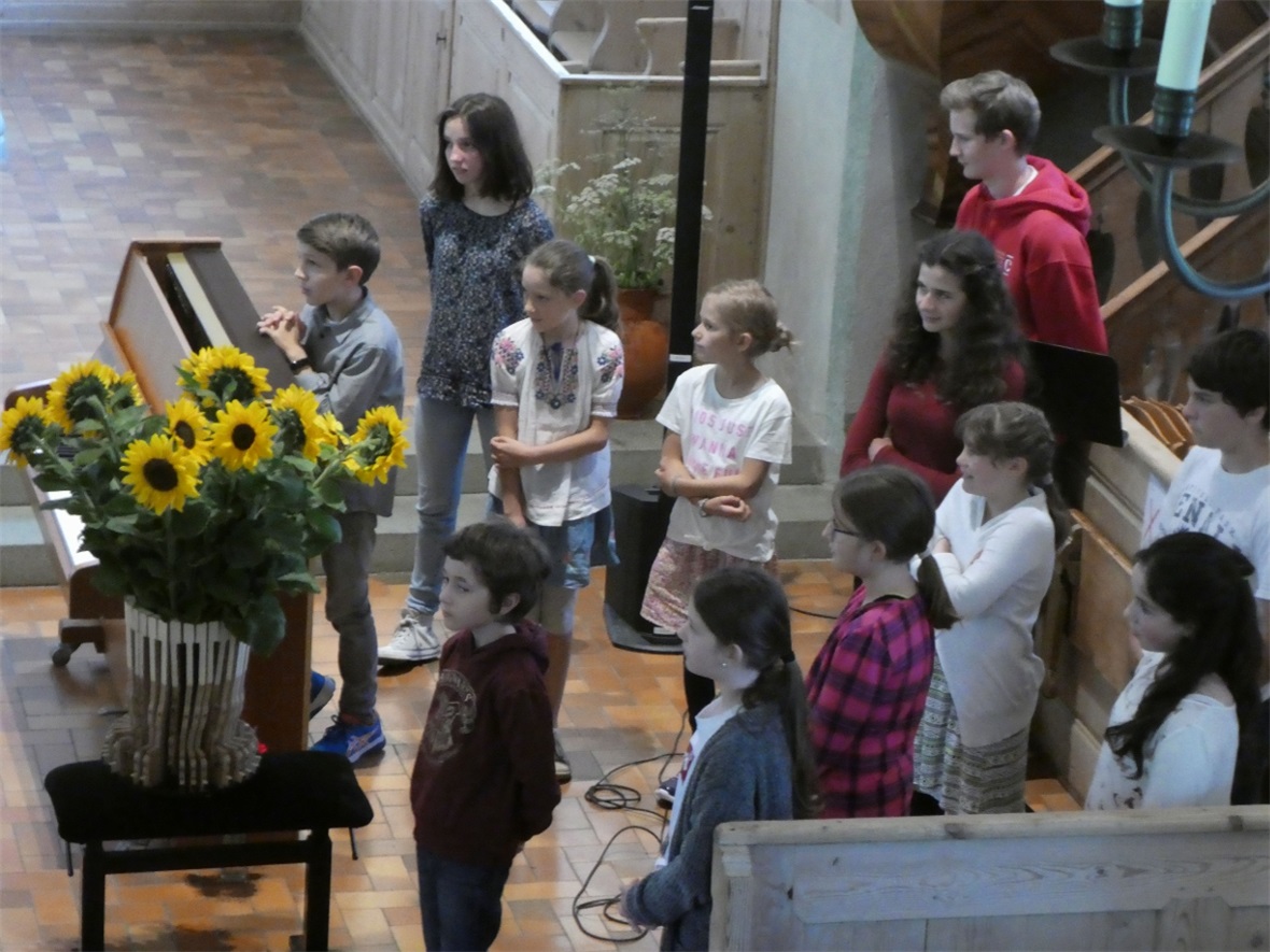 Die Klavierschülerinnen & -schüler verabschieden ihre Klavierlehrerin, Magdalena...